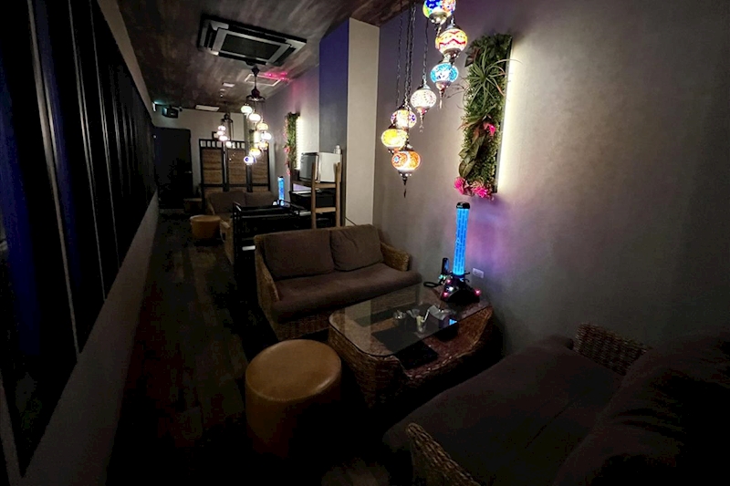 Bar Aladdin の落ち着いた店内